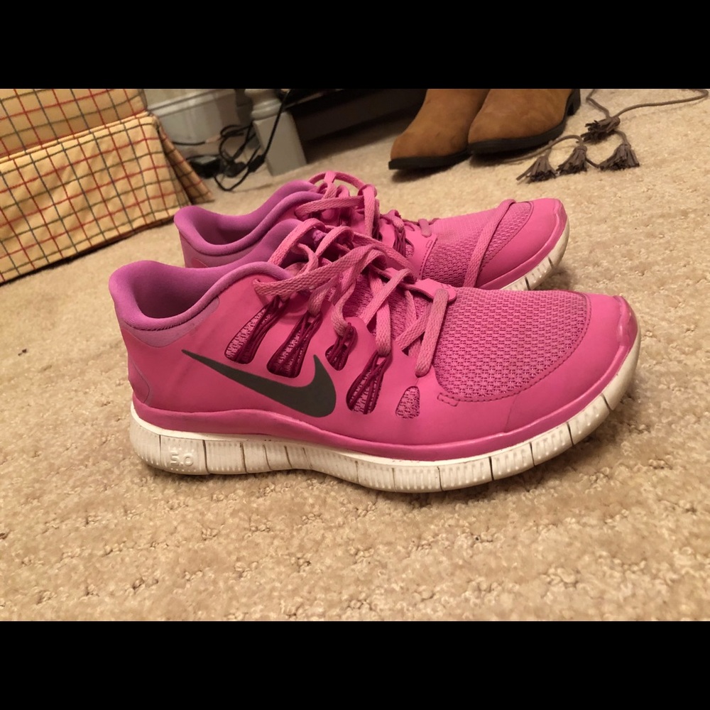 Pink nikes - Picture 2 of 2